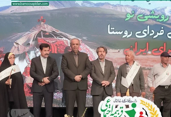 اهدای احکام مستمری بگیران در رویداد ملی روز روستا و عشایر